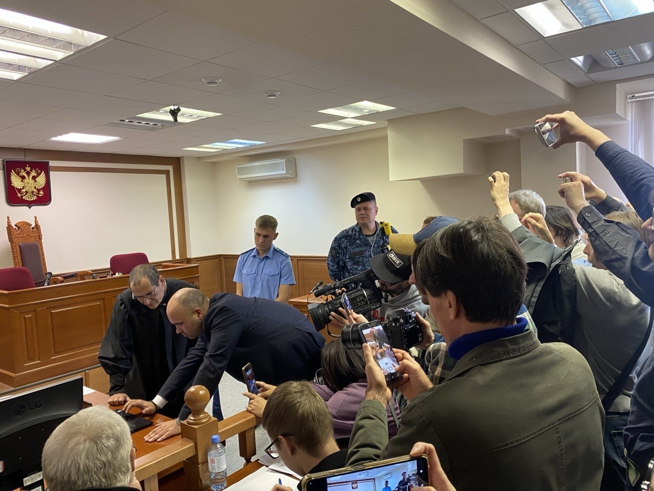 Одно решение суда вывело «Яблоко» из выборов в Заксобрание