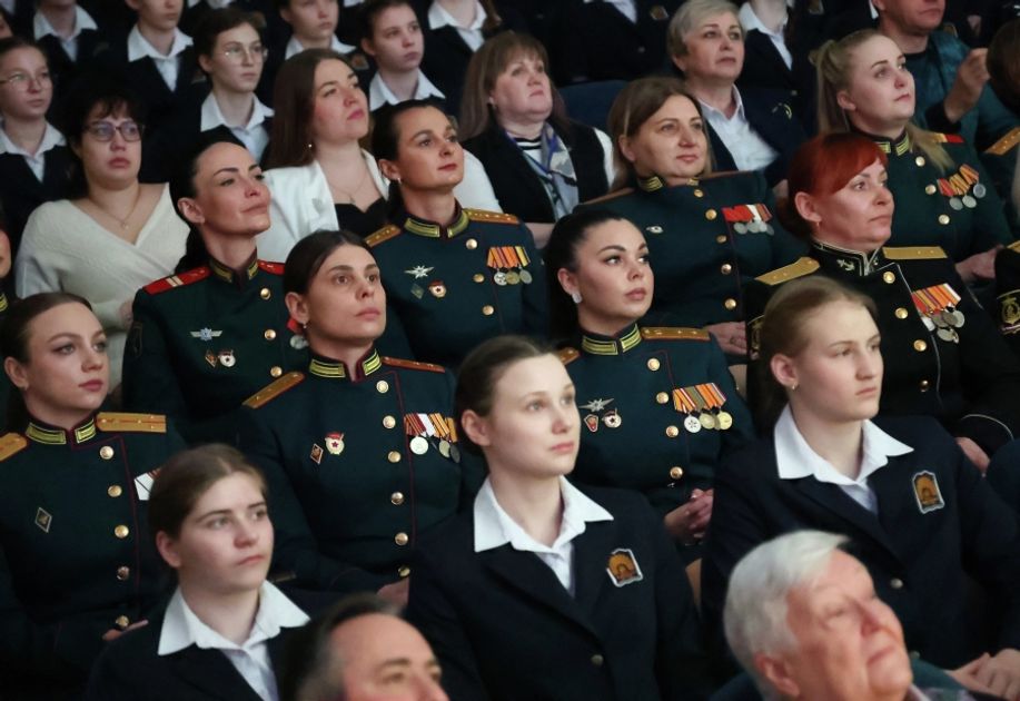 Правительство РФ повышает предельный возраст службы для женщин — проект в Госдуме
